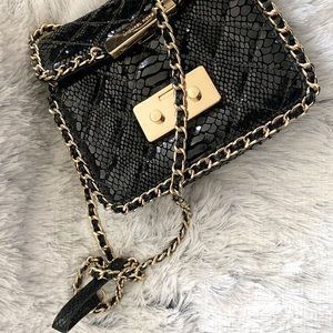 Cross body purse with long black and gold chain